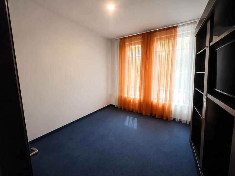 Apartament cu 3 camere decomandat în Drumul Taberei