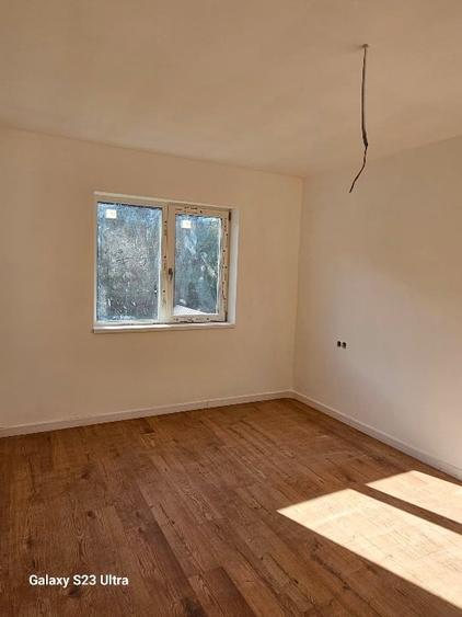 Duplex cu 3 camere cu Garaj în Tăuți