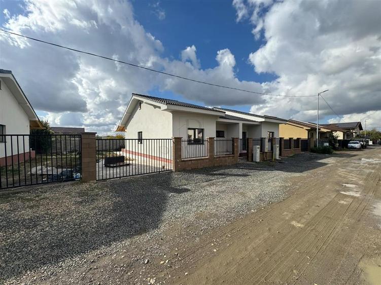 Duplex cu 3 camere cu Teren 260 Mp în Moșnița Veche