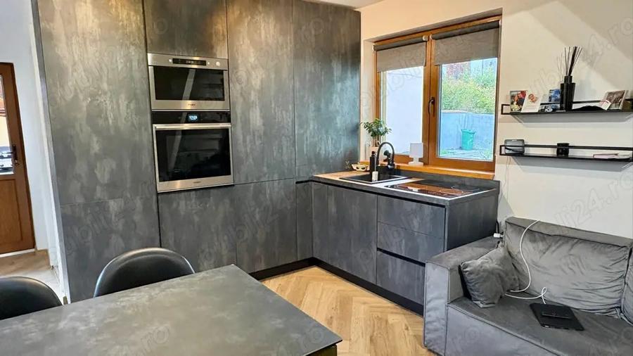 Apartament cu 3 camere decomandat, mobilat în Ultracentral