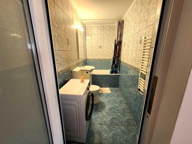 Apartament cu 3 camere semidecomandat în Dacia