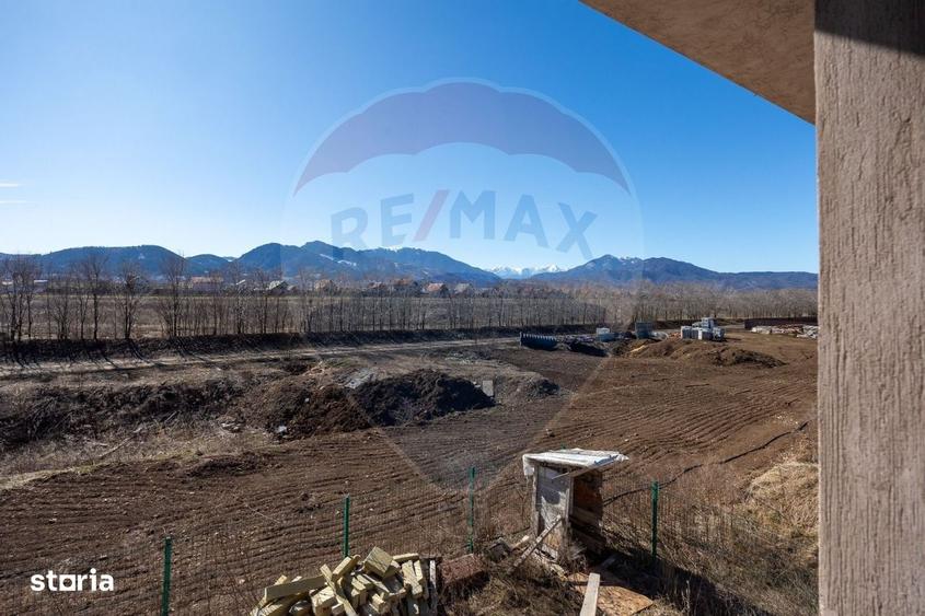 Casă cu 4 camere cu Teren 491 Mp în Noua