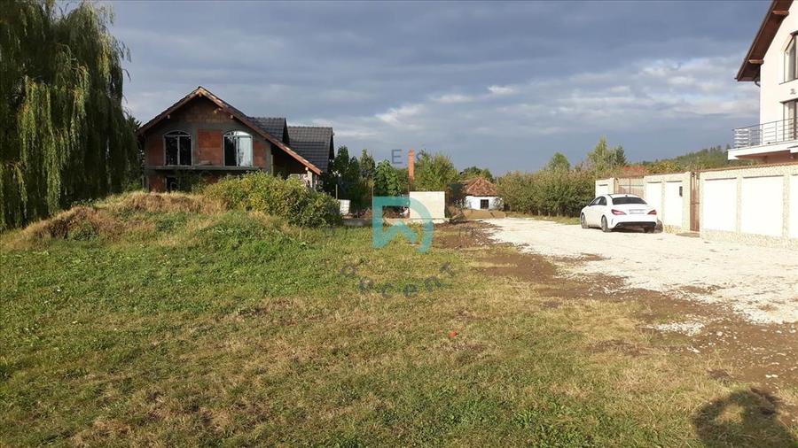 Teren Construcții intravilan de 835 mp, în Cristian