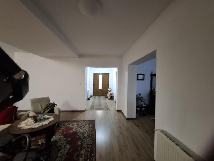 Casă individuală cu 6 camere cu Canalizare în Sânandrei
