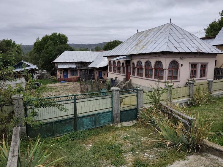 Casă cu 3 camere în Zăvoi