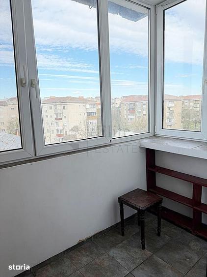 Apartament cu 3 camere decomandat în Nufărul