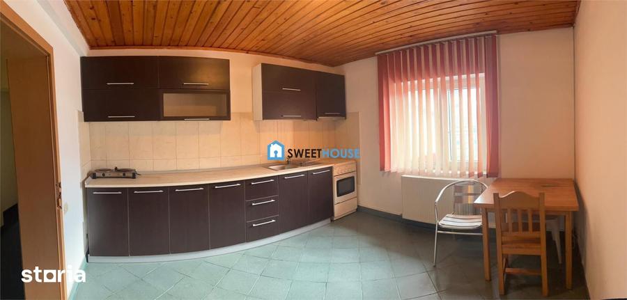 Spațiu comercial, de 850 mp, în Moieciu