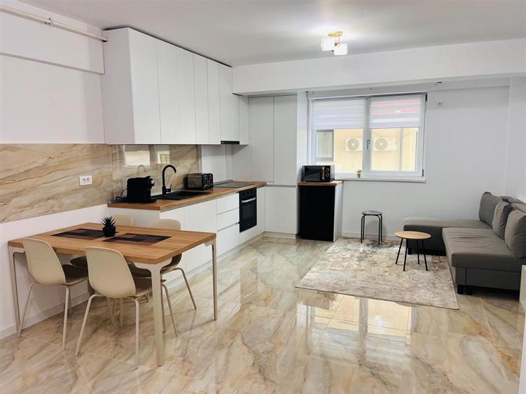 Apartament cu 2 camere semidecomandat, mobilat în Calea București