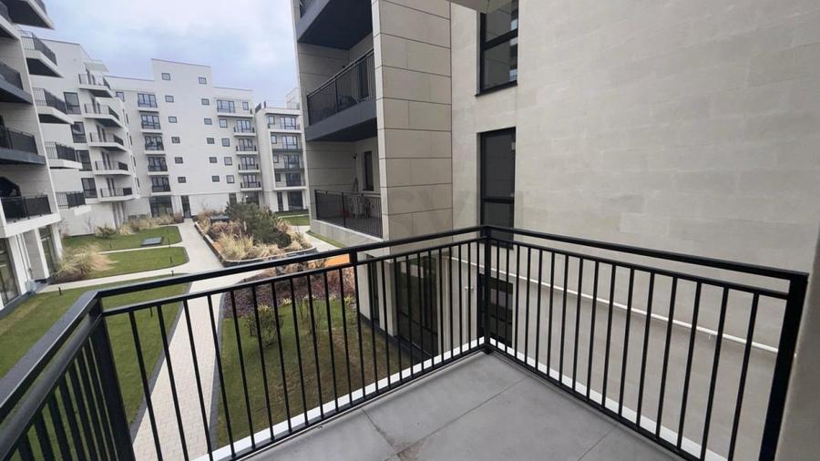 Apartament cu 3 camere semidecomandat în Pipera