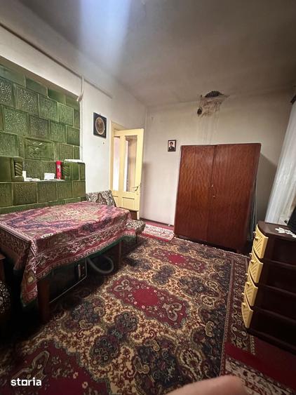 Casă cu 3 camere cu Teren 1300 Mp în Central