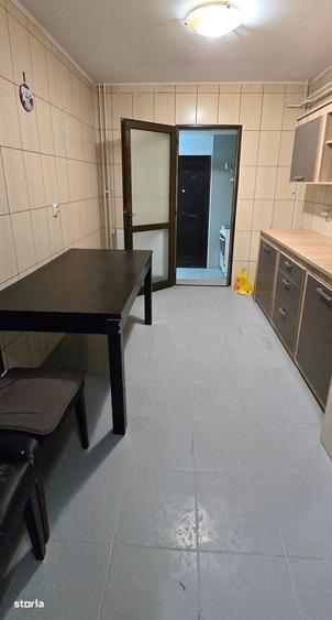 Apartament cu 3 camere decomandat în Galata