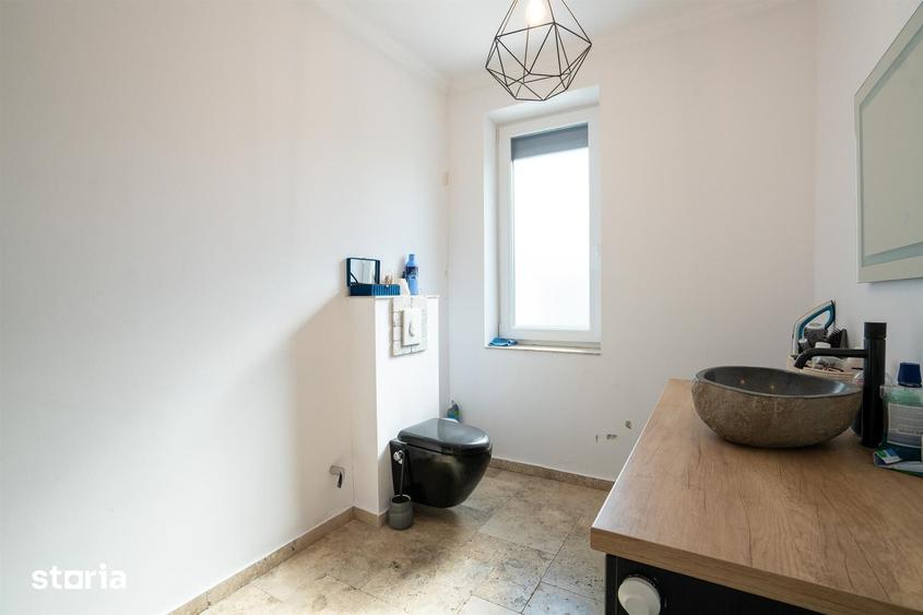 Casă cu 4 camere cu Teren 340 Mp în Paleu