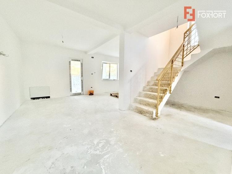 Duplex cu 4 camere cu Canalizare în Moșnița Veche