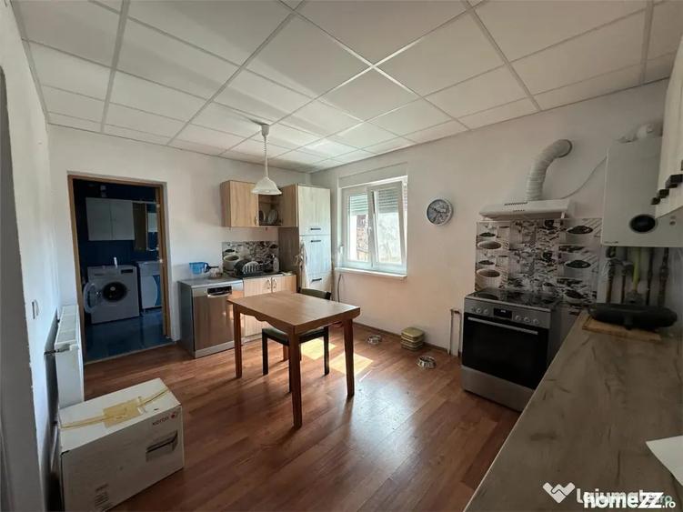 Casă cu 3 camere cu Teren 1438 Mp în Central