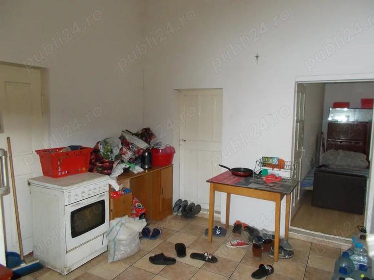 Casă cu 4 camere cu Teren 1800 Mp în Pișchia