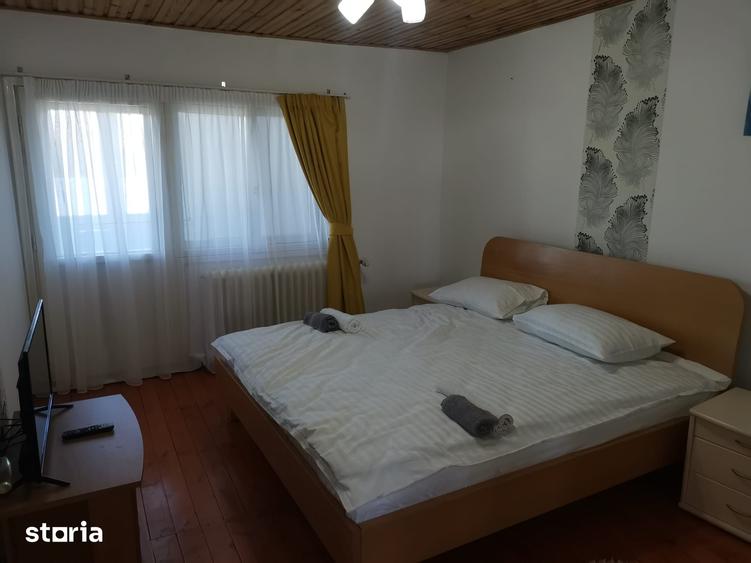 Casă cu 5 camere cu Teren 1000 Mp în Comarnic