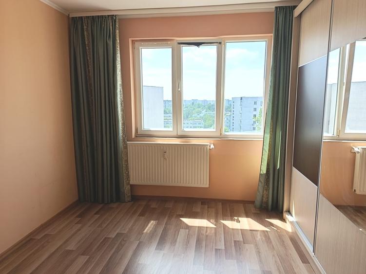 Apartament cu 2 camere decomandat în Titan