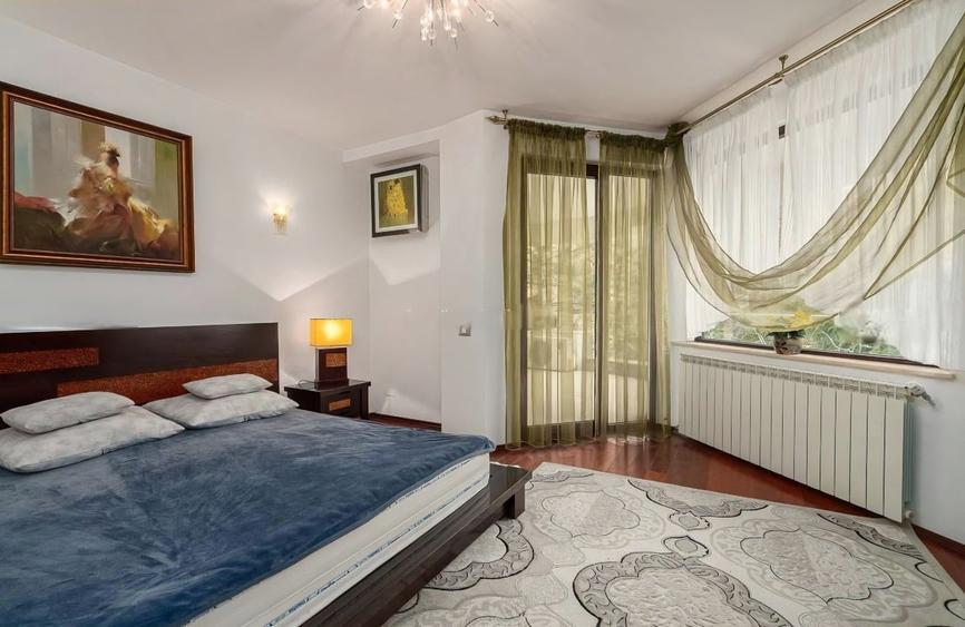 Casă individuală cu 5 camere cu Teren 670 Mp în Central