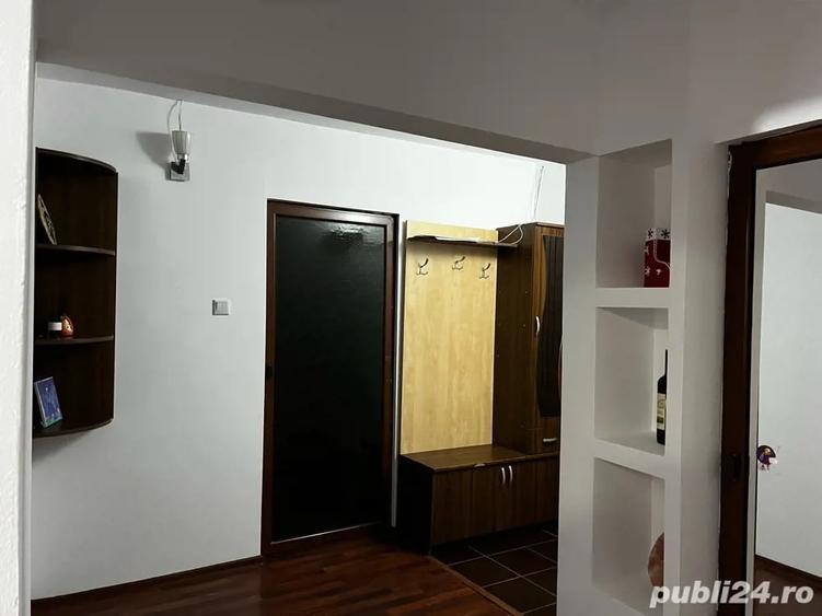 Apartament cu 3 camere decomandat în Tineretului