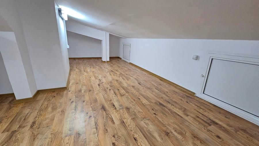 Apartament luminos cu spatiu urias de depozitare - 7