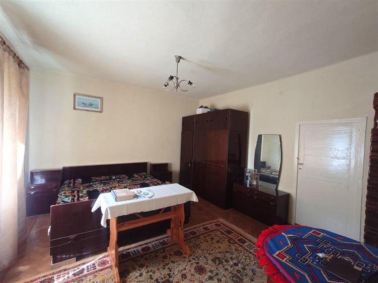 Casă individuală cu 4 camere cu Teren 3892 Mp în Baia de Criș