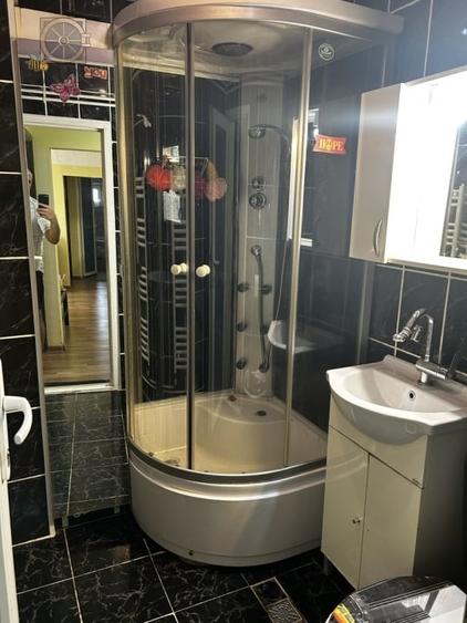 Apartament cu 4 camere decomandat, mobilat în Sebastian