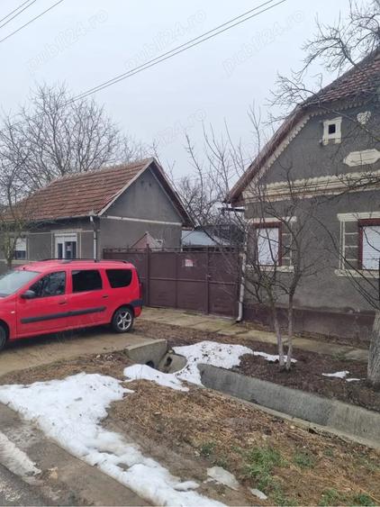 Casă cu 3 camere cu Teren 1800 Mp în Buteni