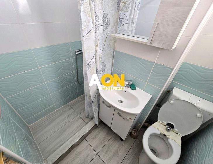 Apartament cu 3 camere semidecomandat, mobilat în Cetate