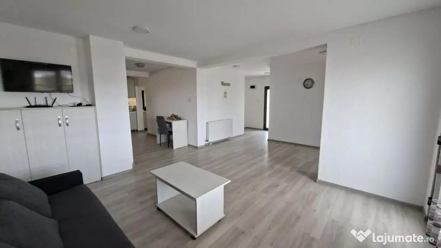 Casă cu 7 camere cu Teren 1200 Mp în Budeasa