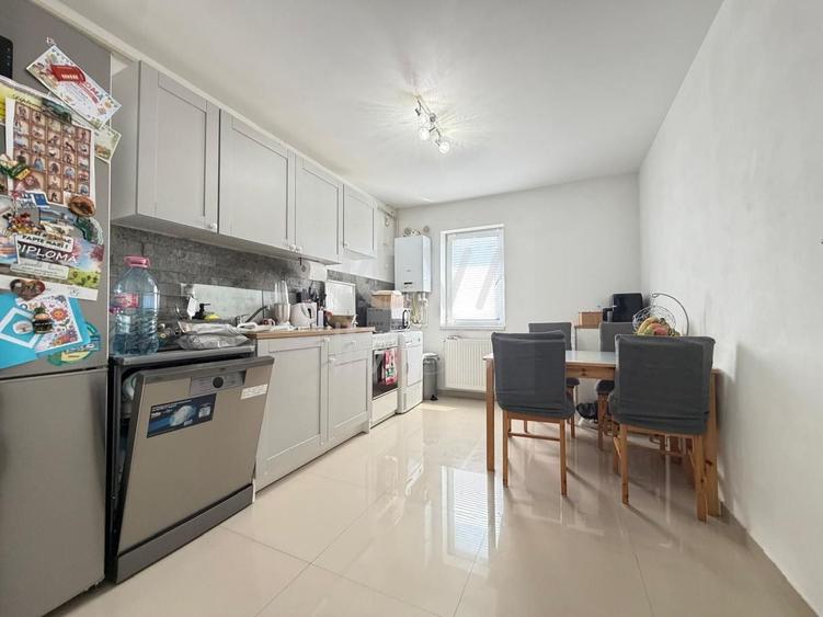 Apartament cu 3 camere semidecomandat, mobilat în Șelimbăr