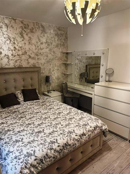 Apartament cu 3 camere semidecomandat, mobilat în Malu Roșu