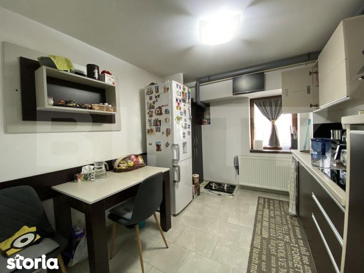 Apartament decomandat cu 3 camere, 2 balcoane, boxa, uscator. Etaj 3. - 7