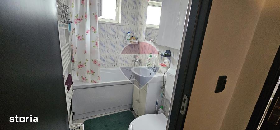 Apartament cu 3 camere semidecomandat în Central