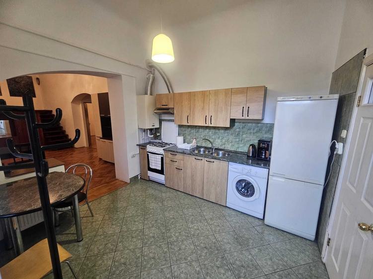 Apartament cu 3 camere semidecomandat în Dosu Bricii