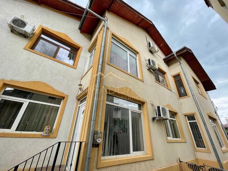 Casă individuală cu 6 camere cu Canalizare în Jiului