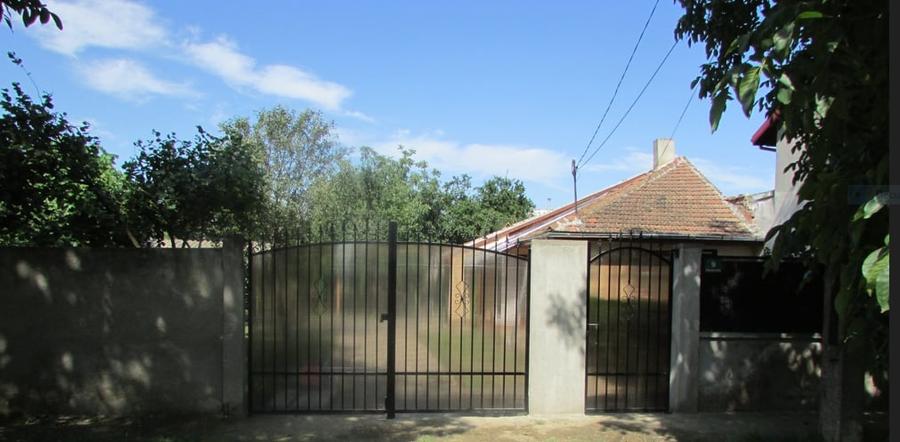 Casă individuală cu 3 camere cu Canalizare în Lunei