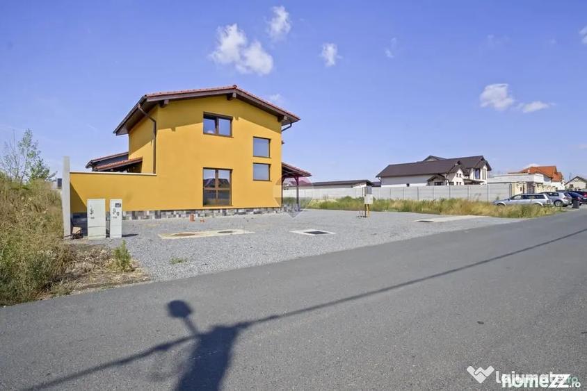 Casă cu 7 camere cu Teren 437 Mp în Livada