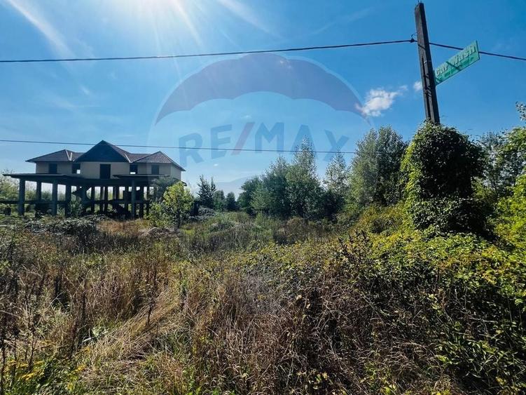 Casă individuală cu 6 camere cu Teren 3240 Mp în Radna