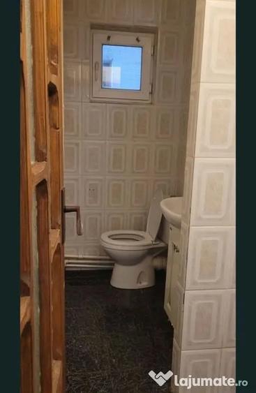 Apartament cu 3 camere decomandat în Micro 20