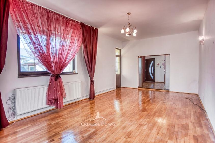 Apartament cu 3 camere semidecomandat în Sebastian