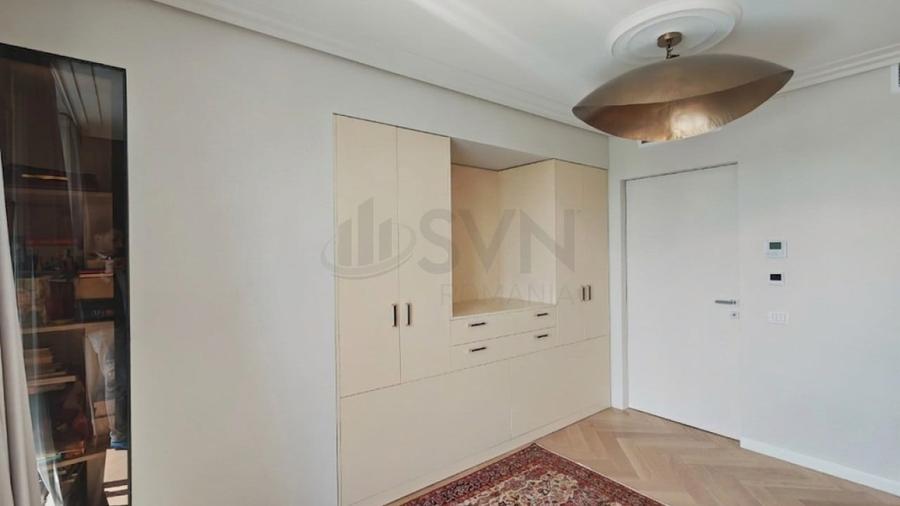 Apartament cu 5 camere semidecomandat, mobilat în Băneasa