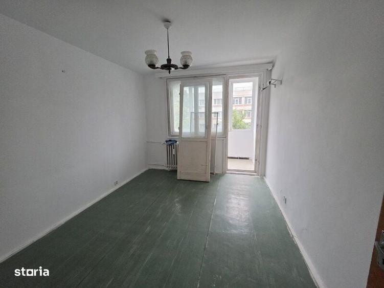 Apartament cu 3 camere semidecomandat în 1 Decembrie 1918