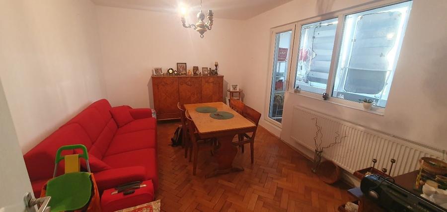 Apartament cu 4 camere decomandat, mobilat în Circumvalațiunii