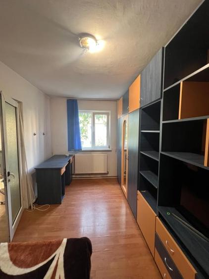 Apartament cu 2 camere semidecomandat, mobilat în Craiovița Nouă