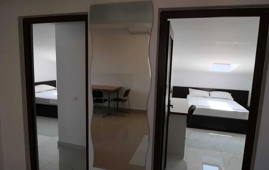 Apartament cu 3 camere semidecomandat, mobilat în Trocadero