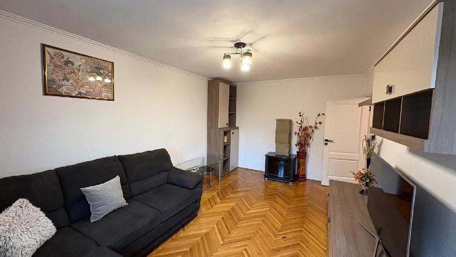 Apartament cu 2 camere decomandat în Micro 20