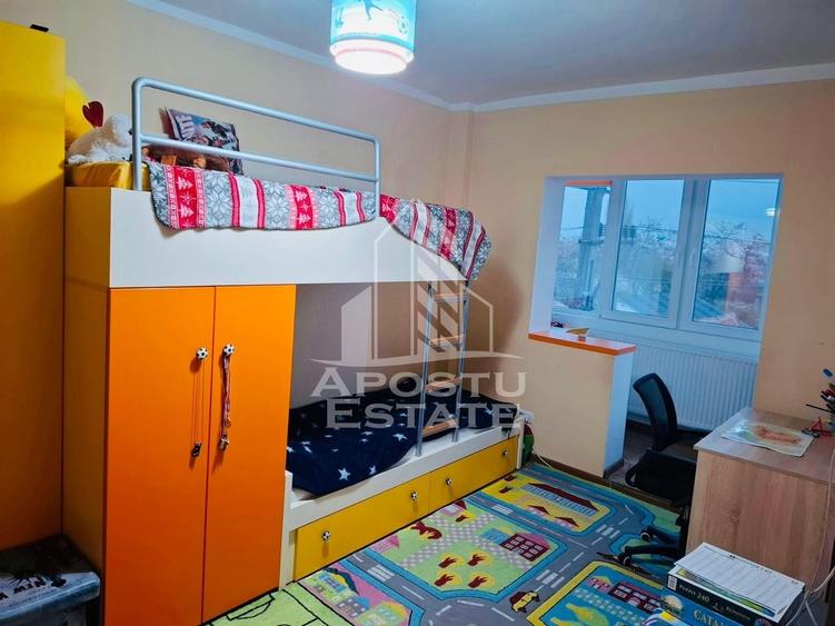 Apartament cu 4 camere decomandat, mobilat în Confecții