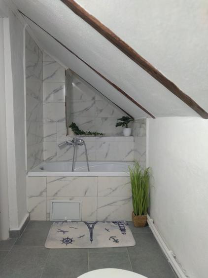 Casă cu 2 camere cu Teren 50 Mp în Piatra