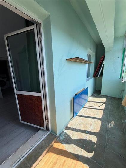 Apartament cu 3 camere decomandat în Nicolina