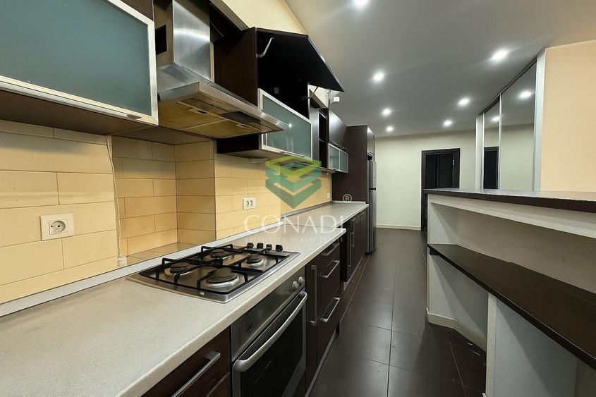 Apartament cu 4 camere decomandat în Băneasa